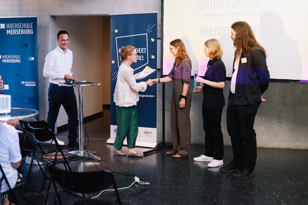 Preisverleihung des Zukunftspreises des Gründerservices der HS Merseburg zu den Pitches (Foto: Linda Rabisch).