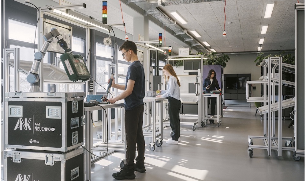 Modulare Montagelinie mit Cobot, Lernfabrik