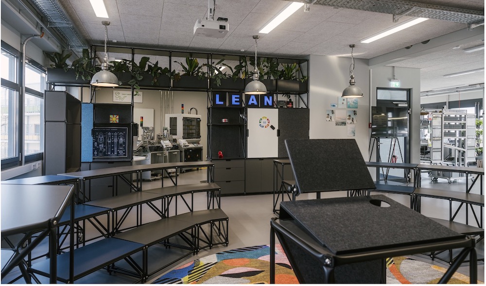Hochautomatisierte Produktionsanlage im Umfeld des Design Thinking, Lernfabrik