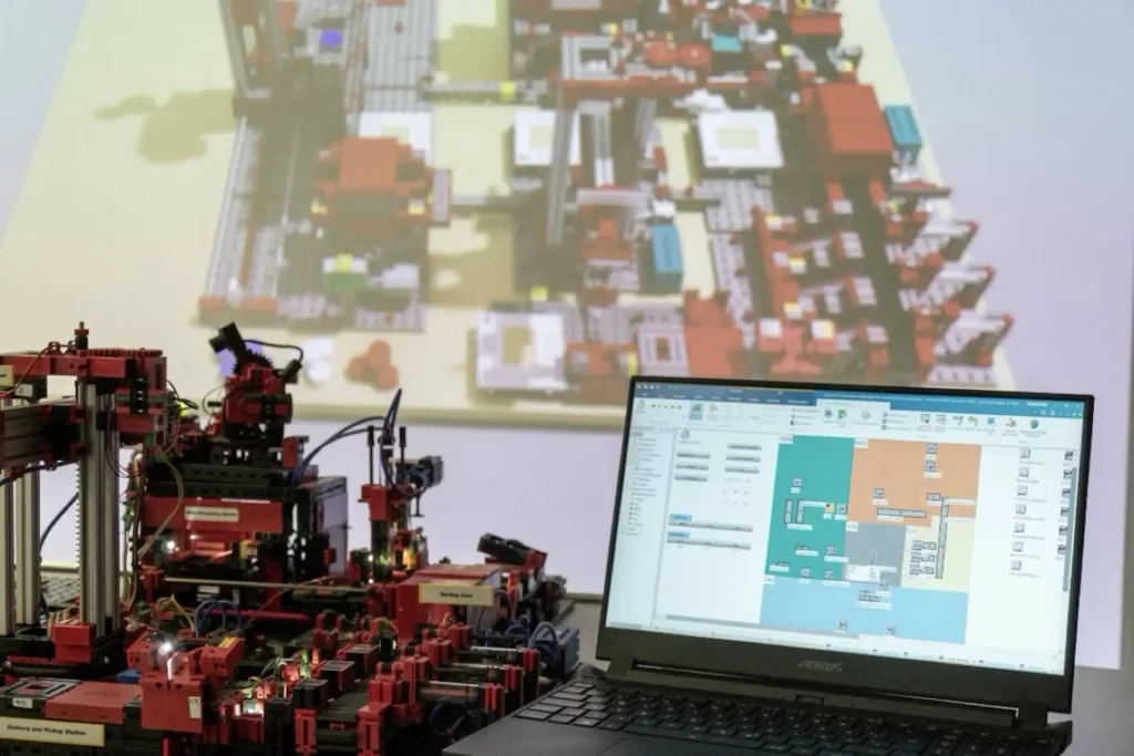 Bild 3: Erweiterung der fischertechnik® Lernfabrik 4.0 zum Digitalen Zwilling.