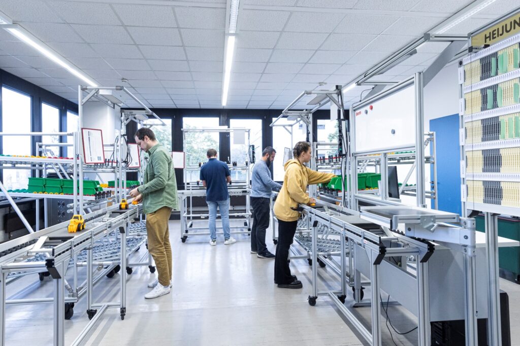 Figure 1: Real assembly-oriented U-cell in the learning factory as a physical reference.